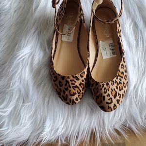 Women Refresh Leopard print flats with straps